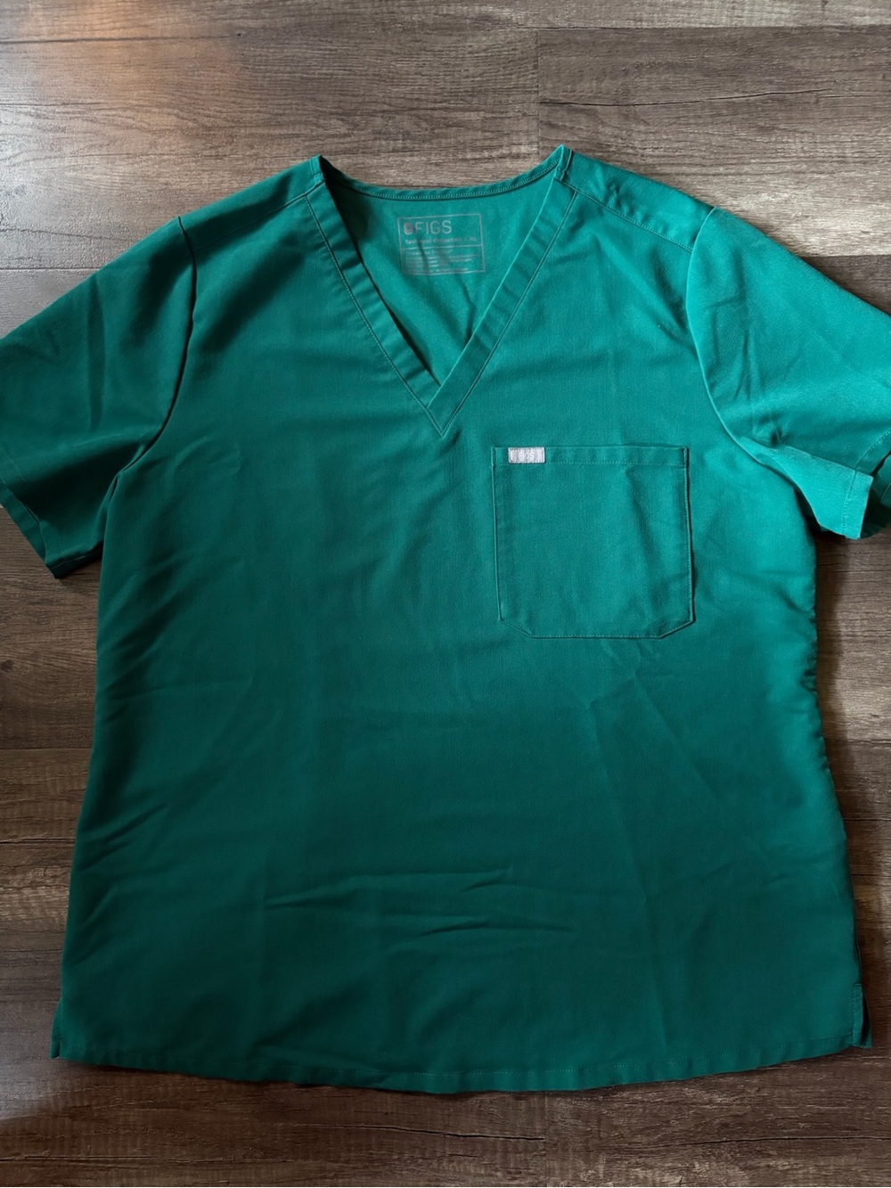 FIGS Technical Collection Catarina One-Pocket Scrub Top Emerald Green Women’s XL